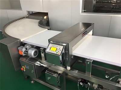 Hverjar eru varúðarráðstafanirnar við uppsetningu og notkun málmleitarvéla?